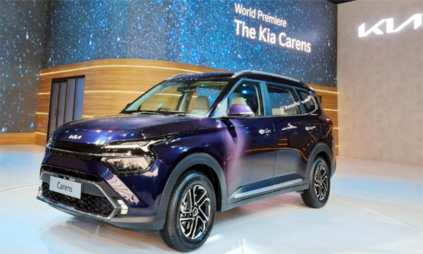 kia-carens-mpv-launched-in-india-kia-carens-mpv-kia-motors-forth-model-in-india 