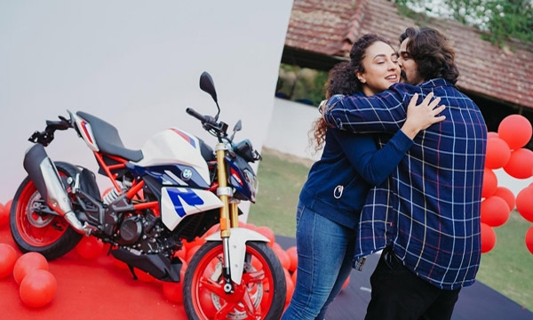 pearle-maaneys-valentines-gift-is-an-amazing-bmw-g310-r-motorcycle
