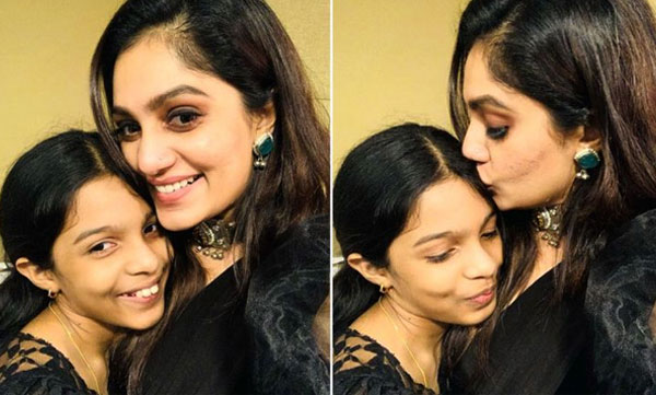 arya-share-touching-note-to-daughter