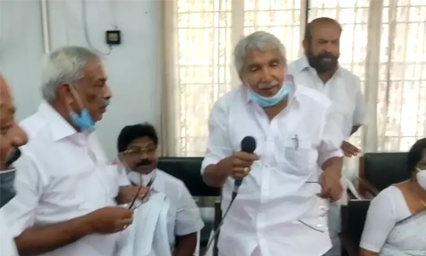 secret-meeting-of-a-group-led-by-oommen-chandy