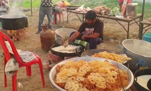 bjp and aap leads in two states 