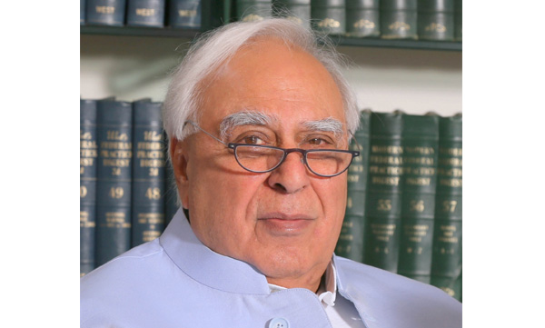 kapil-sibal-slams-gandhi-family