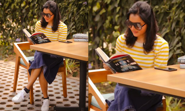 manju-warrier-new-pic-style-news-book.