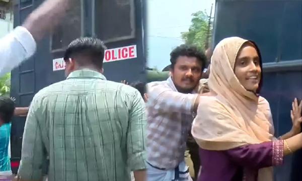 police-bus-run-out-of-fuel-amid-arresting-protesters-in-kozhikkode