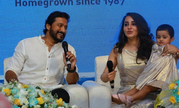 bhama-share-daughter-new-pics-prgm