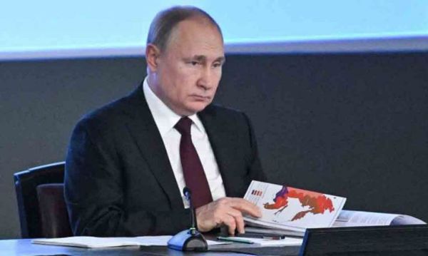 Putin's officials too afraid