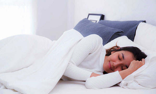 sleeping-with-even-low-light-is-harmful-for-health-tips-for-good-sleep-healthy-sleeping