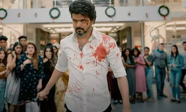 vijay-fans-distibutes-petrol-on-the-release-of-beast