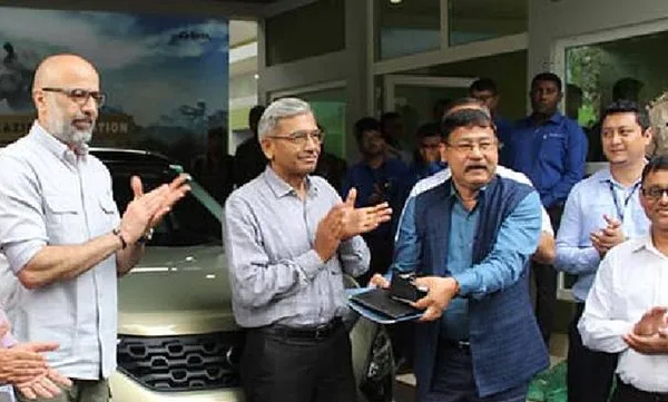 tata-motors-present-their-untamed-harrier-kaziranga-edition-to-the-kaziranga-national-park