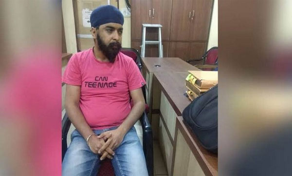 കെജ്രിവാളിനെതിരെ ഭീഷണി: ബി.ജെ.പി നേതാവിനെ ഡല്ഹിയില് നിന്ന് പൊക്കി പഞ്ചാബ് പോലീസ്, തടഞ്ഞുവെച്ച് ഹരിയാന, കേസെടുത്ത് ഡല്ഹി പോലീസ്