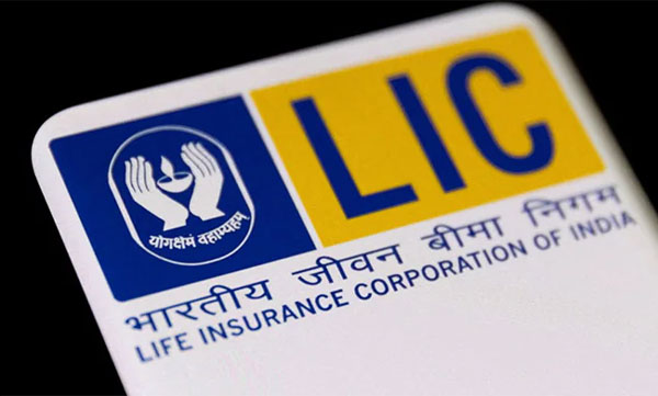  LIC lists at 8.11% discount at Rs 872 per share on NSE