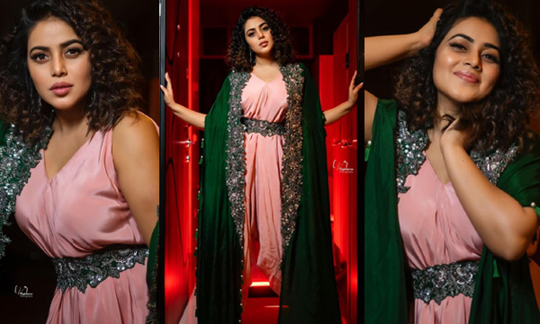 shamna-kasim-curly-hair-style-and-cute-outfit-pictures-viral