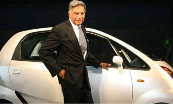 ratan-tata-arrives-in-taj-hotel-in-nano-car-video