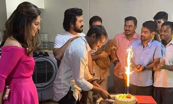 actor-ram-charan-celebrates-his-driver-s-birthday