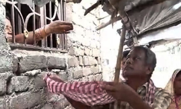 hospital-staff-demand-payment-for-sons-body-elderly-couple-begging