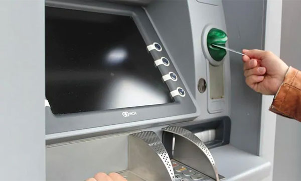 cash worth 3,98 lakh burnt in atm robbery