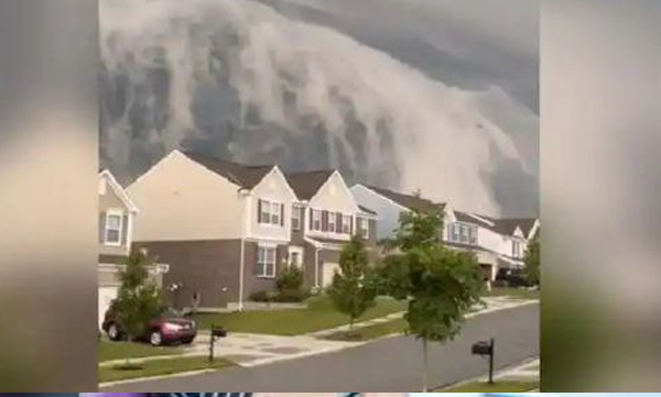 video-in-which-huge-cloud-formation-may-feel-like-tsunami