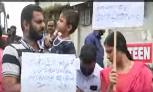 ksrtc conductors held protest at ktm depot