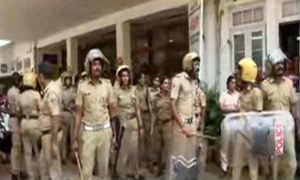 Yuva morch protest in corporation