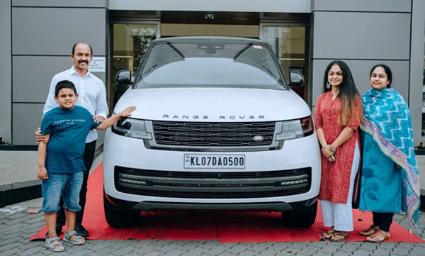 malayalam-film-producer-venu-kunnappilly-bought-new-range-rover-lwb-worth-2-66-crore-rupees