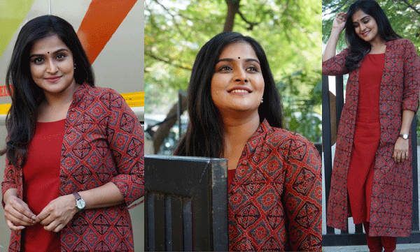 actress-remya-nambeesan-in-simple-kurthi-look-pictures
