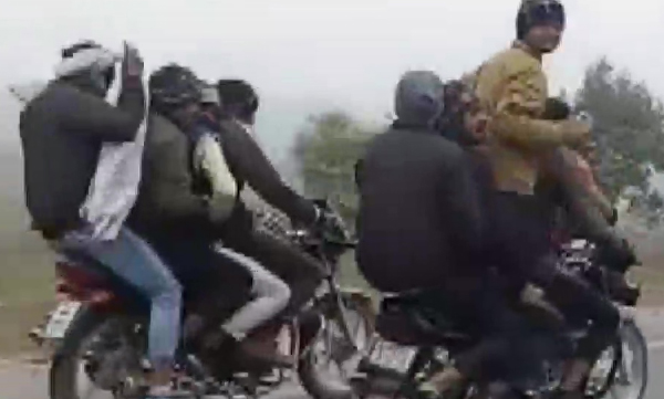 14-men-rides-three-bikes-the-video-of-bike-stunt-goes-viral
