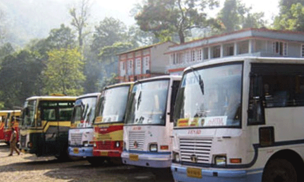 ksrtc staffs earn 30k from ayyappans in pumpa