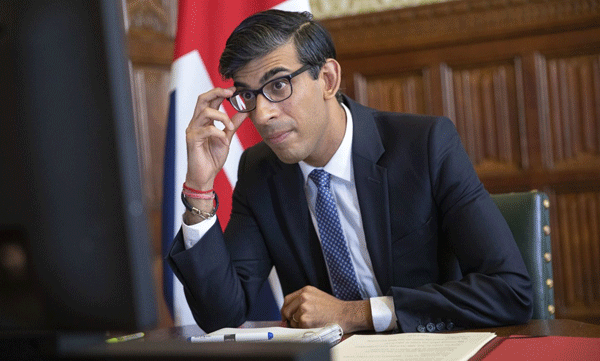 uk-pm-rishi-sunak-apologises-for-removing-car-seat-belt