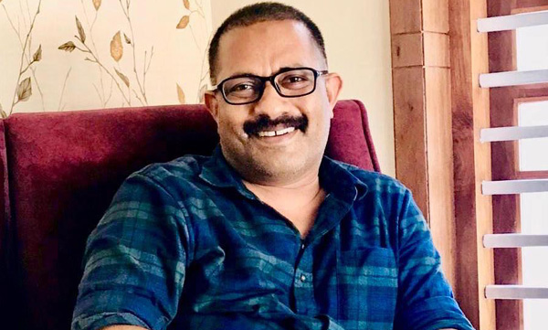 Is it right to confiscate the land of ten and fifteen cents when the court order to seize tens of thousands of hectares of land is in the cupboard? KM Shaji