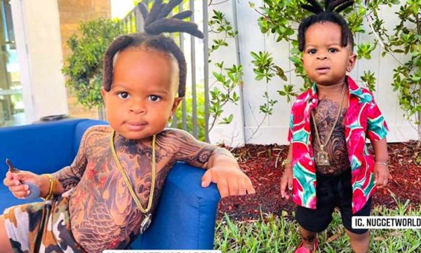 mother is slammed for covering her baby in fake body art 