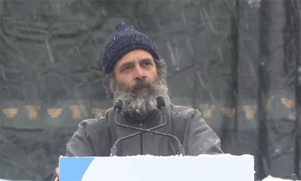  Congress leader Rahul Gandhi  speaking at a rally to mark the finale of the Bharat Jodo Yatra