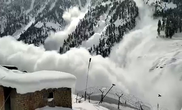 Massive Avalanche Hits Gulmarg Ski Resort; 2 Foreigners Killed