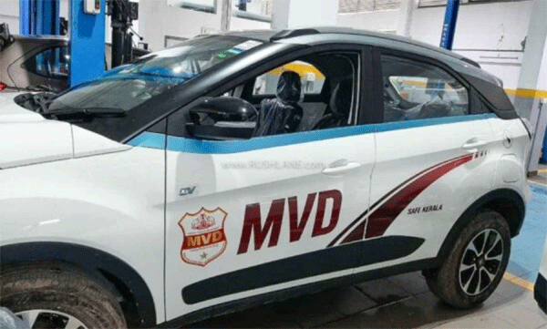 Suspension of three motor vehicle department officials; Lakhs were also earned from tipper lorry owners