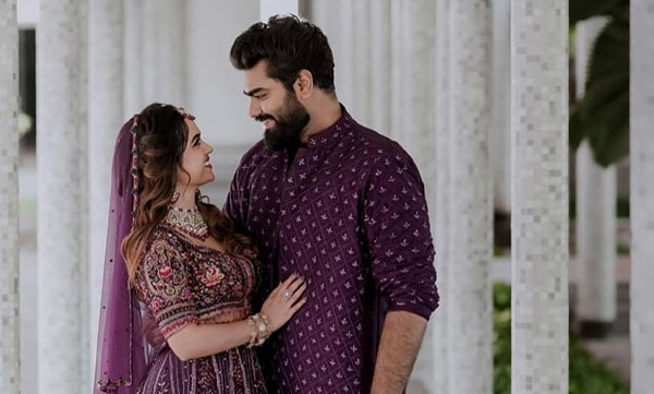ആരതിയെ അന്നേ ഞാന്‍ നോട്ടമിട്ടതാണ്. ആദ്യം കണ്ടപ്പോള്‍ തന്നെ ഒരു സ്പാര്‍ക്ക് ഉണ്ടായതും ആരതിയിലാണ്‌

