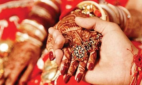 Old furniture given as dowry by the bride's family: The groom did not arrive: Finally the wedding was called off