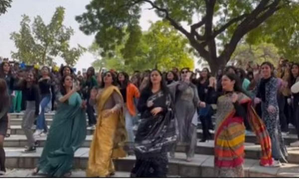 Common Everybody. Let's Dance. Teachers step in flash mob