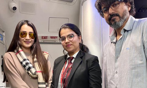 spice-jet-shares-the-pics-with-vijay-and-thrisha