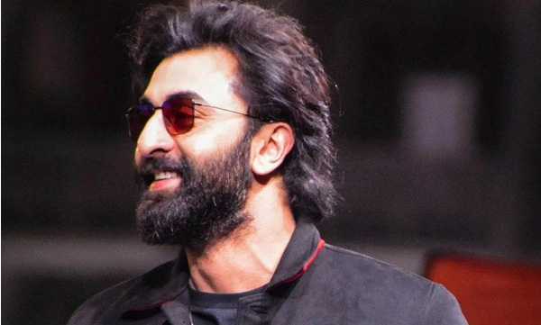 "A movie is a movie; Political boundaries don't apply to films'' - Ranbir Kapoor