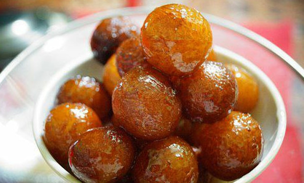 That was a time... Just 14 rupees for a kilo of gulab jam, the price information on the menu card 40 years ago is as follows