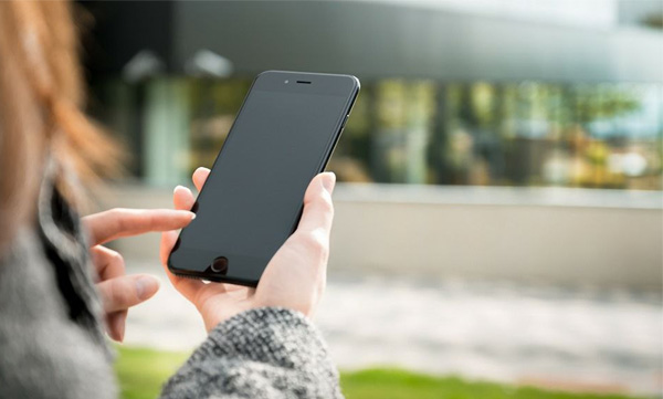 A young woman was robbed of Rs 33 lakhS by capturing nude scenes through WhatsApp