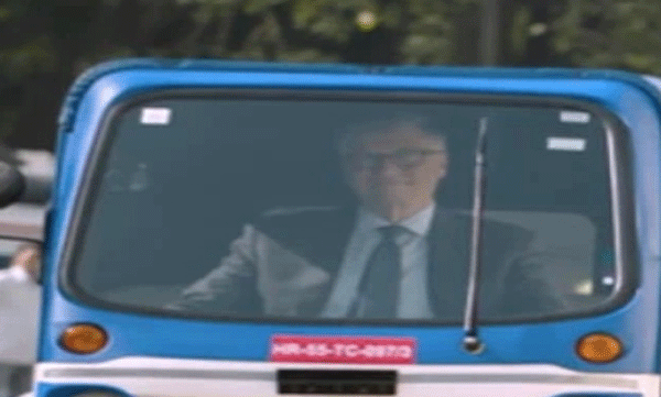 Driving Mahindra's smokeless and noiseless electric auto on Indian streets; Bill Gates