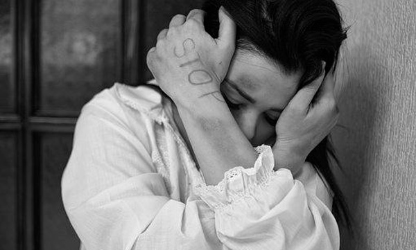 Student jumps from first floor to escape harassment; Squash coach arrested