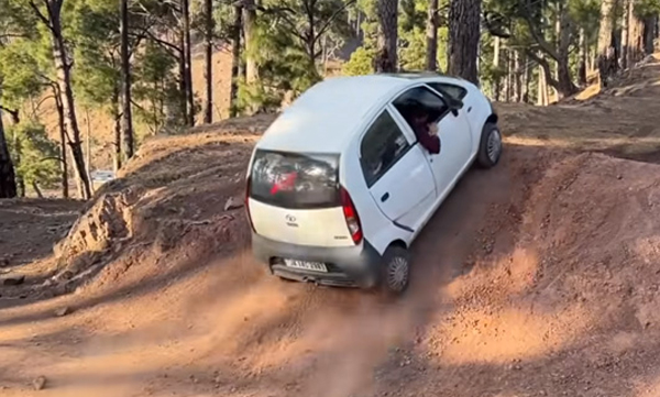 tata-nano-outperform-2wd-mahindra-scorpio-in-off-road-condition-video-went-viral