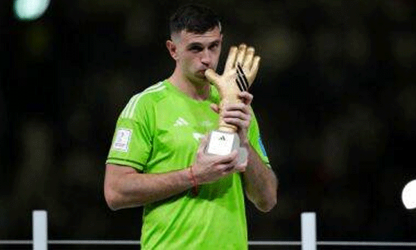 Emiliano's hand for children with cancer