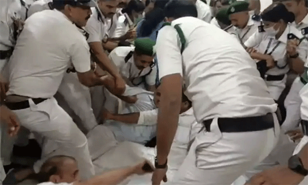 Conflict in the Legislative Assembly; Five opposition MLAs filed a complaint; Speaker called a meeting of party leaders