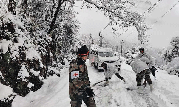 Army rescues over 1,000 stranded tourists