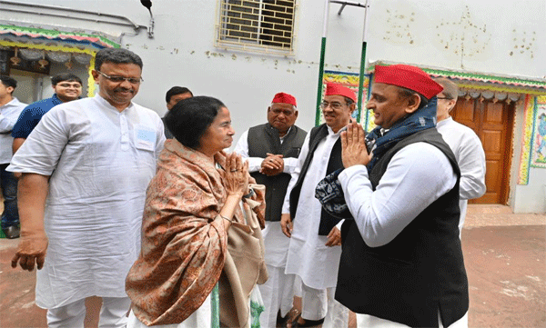 Move to a new front; Mamata and Akhilesh join hands