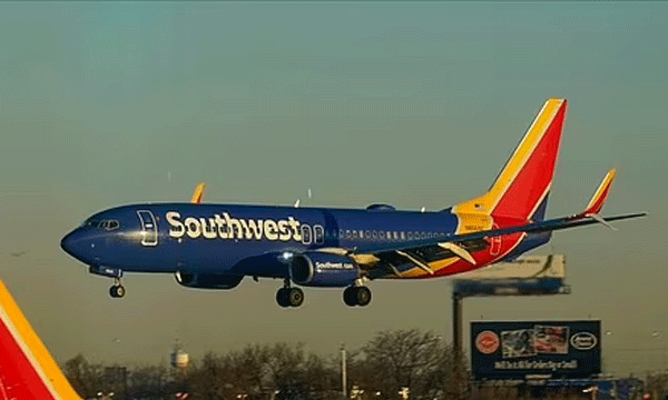 Off-duty pilot who was a passenger on Southwest Airlines flight helped land plane
