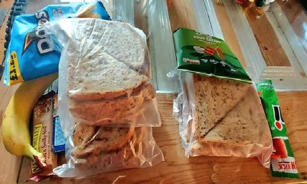 A mother's post goes viral by giving food to her son's hungry friend