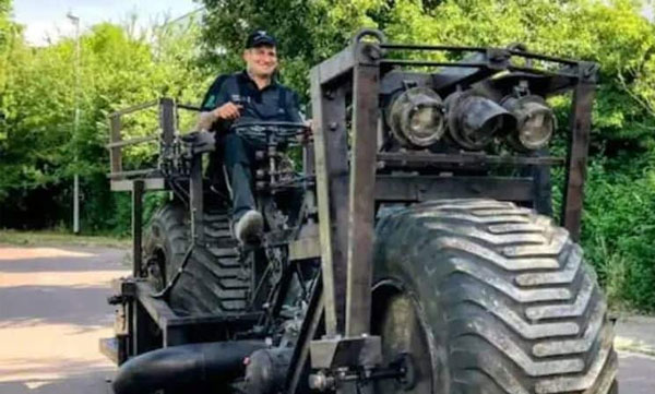 A German native made the world's largest bicycle weighing 2177.243 kg using scrap metals